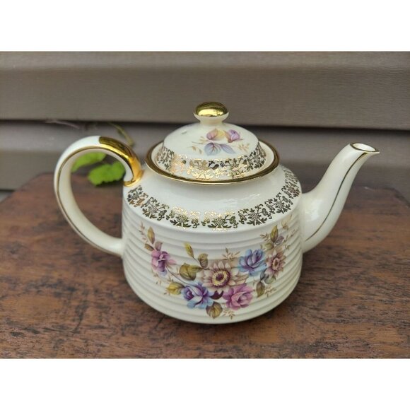 Sadler Windsor 4 Cup Teapot w/ Blue & Lavender Flowers Ribbed - Picture 1 of 6